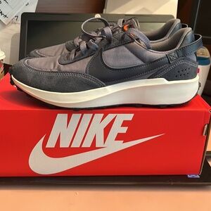 Men’s size 8 Nike waffle debut. NWT.